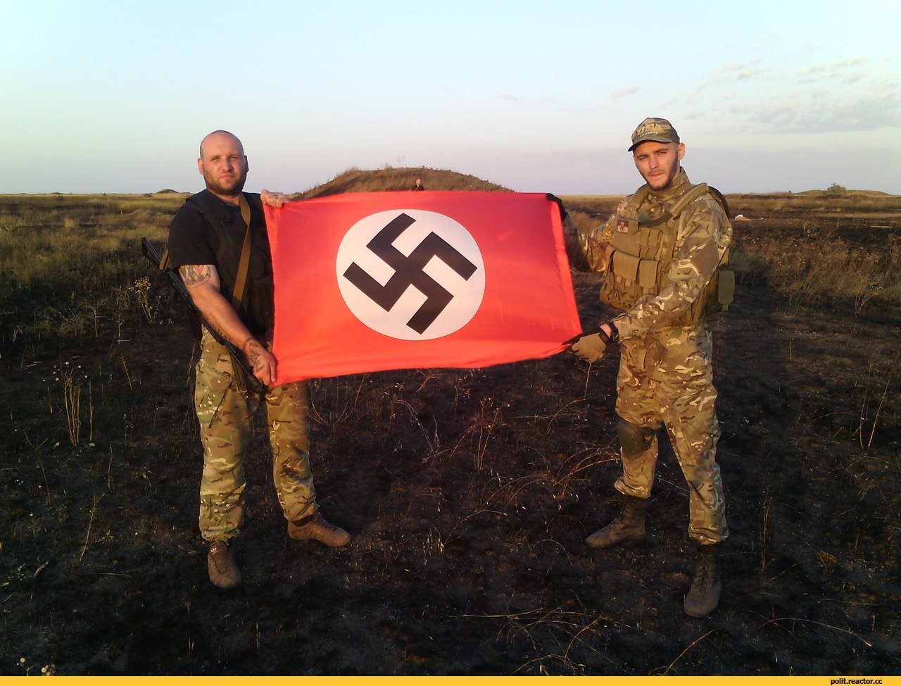 Украинское неонацистское бандформирование «Азов» выслуживается перед Сирским